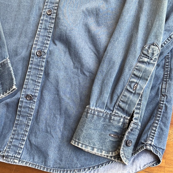 Button down - Picture 2 of 4